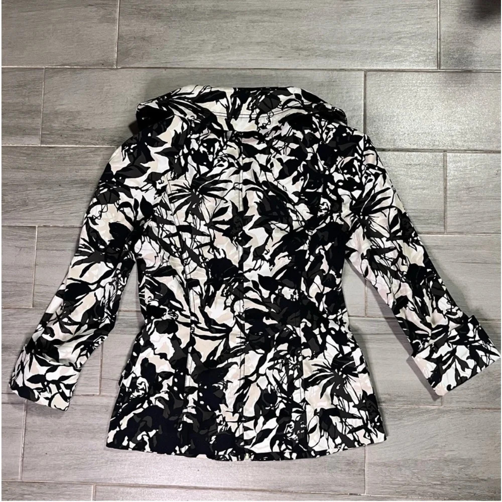 St. John Black and Cream Zip up Floral Cotton Blazer Jacket, Women’s Size 2 - Picture 7 of 8
